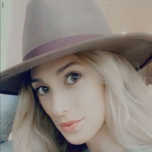 Meet your Posher, Amelia